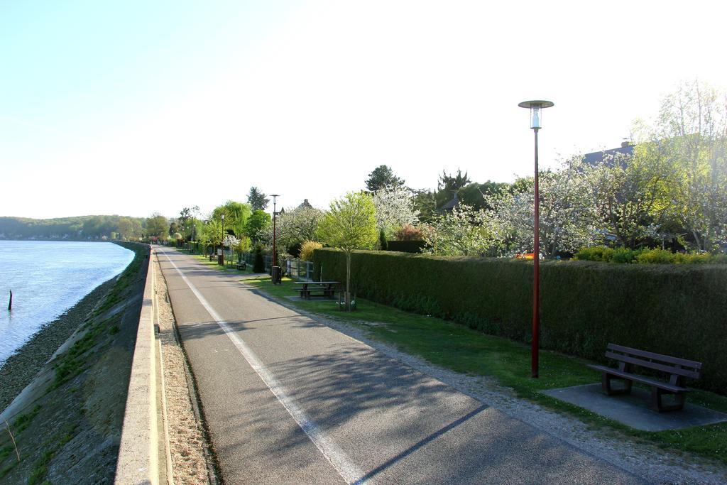 En Bord De Seine Panzió Duclair Kültér fotó