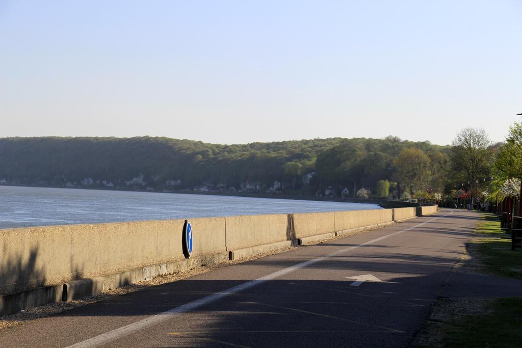 En Bord De Seine Panzió Duclair Kültér fotó